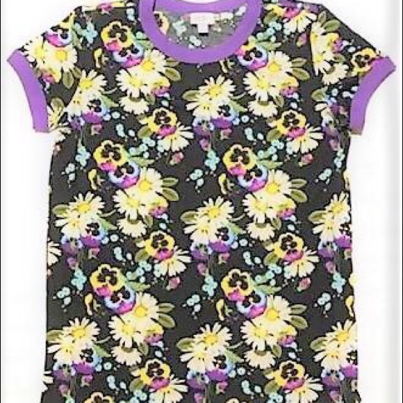 🚨Scroll through for different sizes😍Liv Ts - Picture 3 of 7